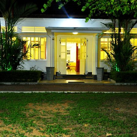 Village Headman'S Five Bedrooms Entire Bungalow Induruwa Luaran gambar