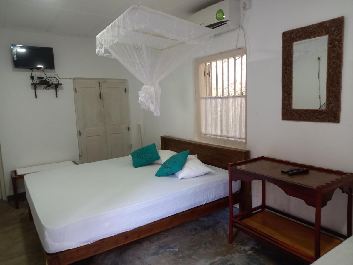 Village Headman'S Five Bedrooms Entire Bungalow Induruwa Luaran gambar