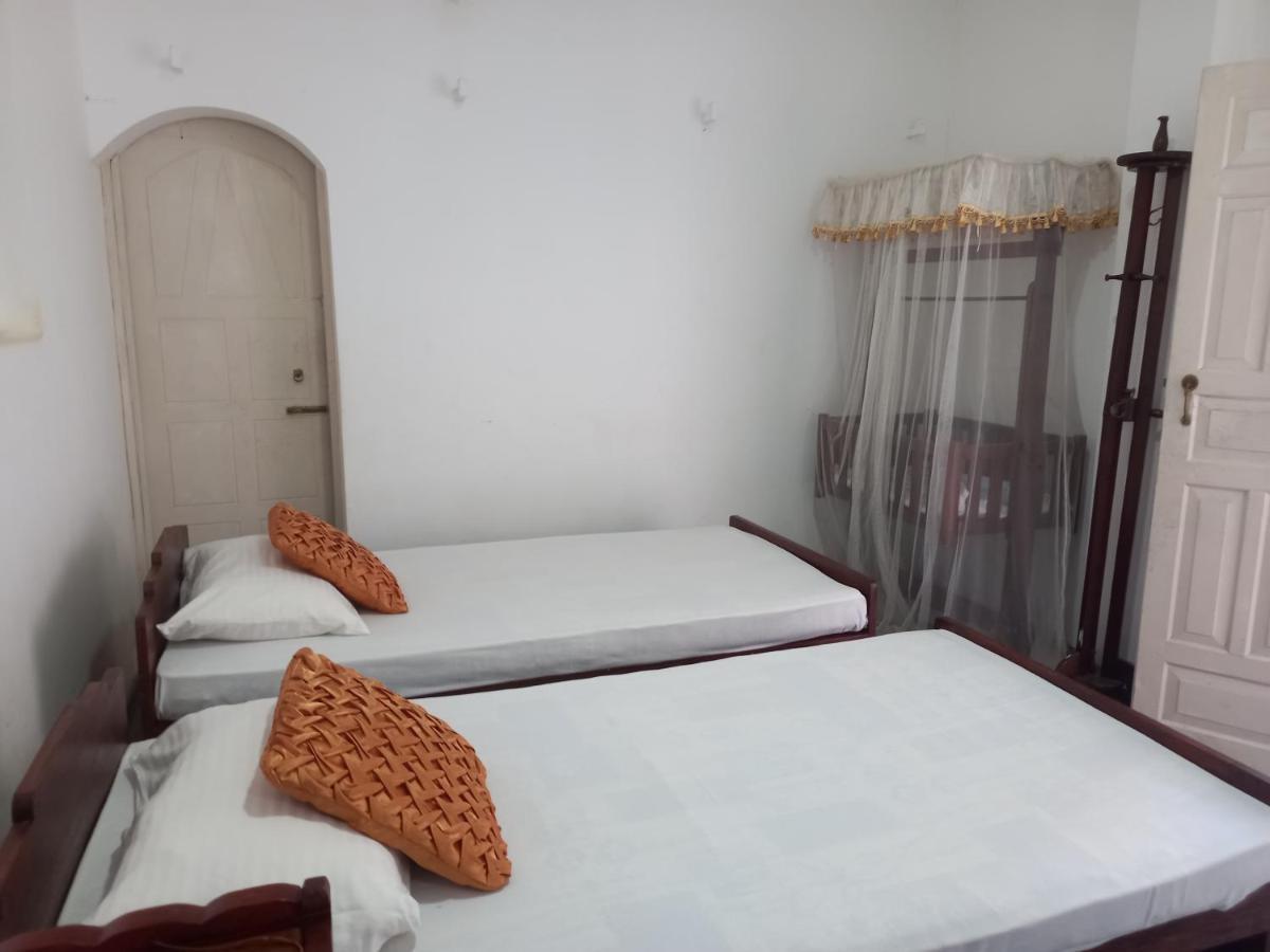 Village Headman'S Five Bedrooms Entire Bungalow Induruwa Luaran gambar