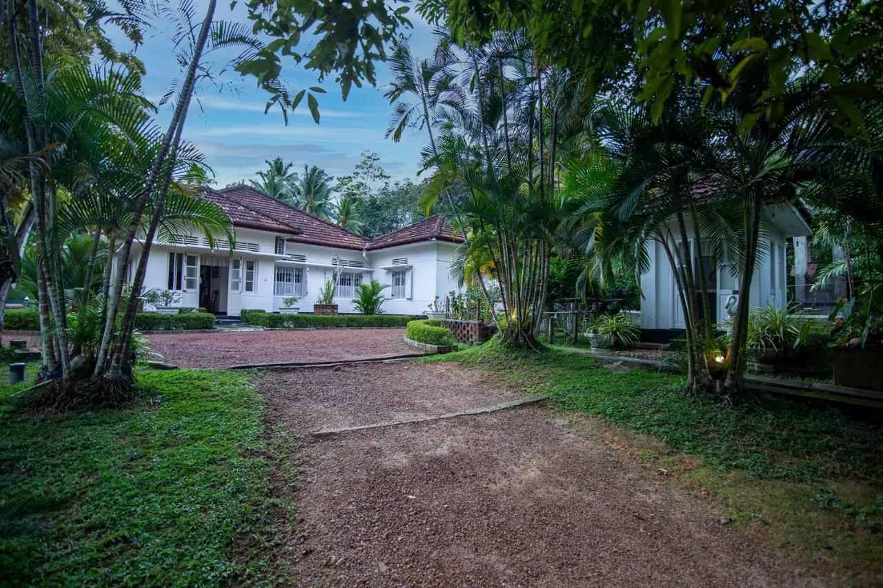 Village Headman'S Five Bedrooms Entire Bungalow Induruwa Luaran gambar