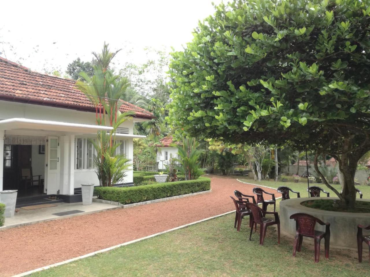 Village Headman'S Five Bedrooms Entire Bungalow Induruwa Luaran gambar